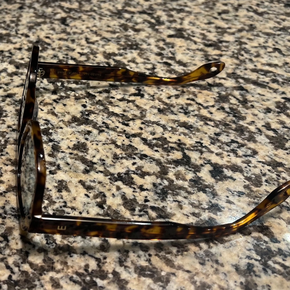 Elisa Johnson Jane Tortoise Shell Sunglasses - Picture 3 of 4